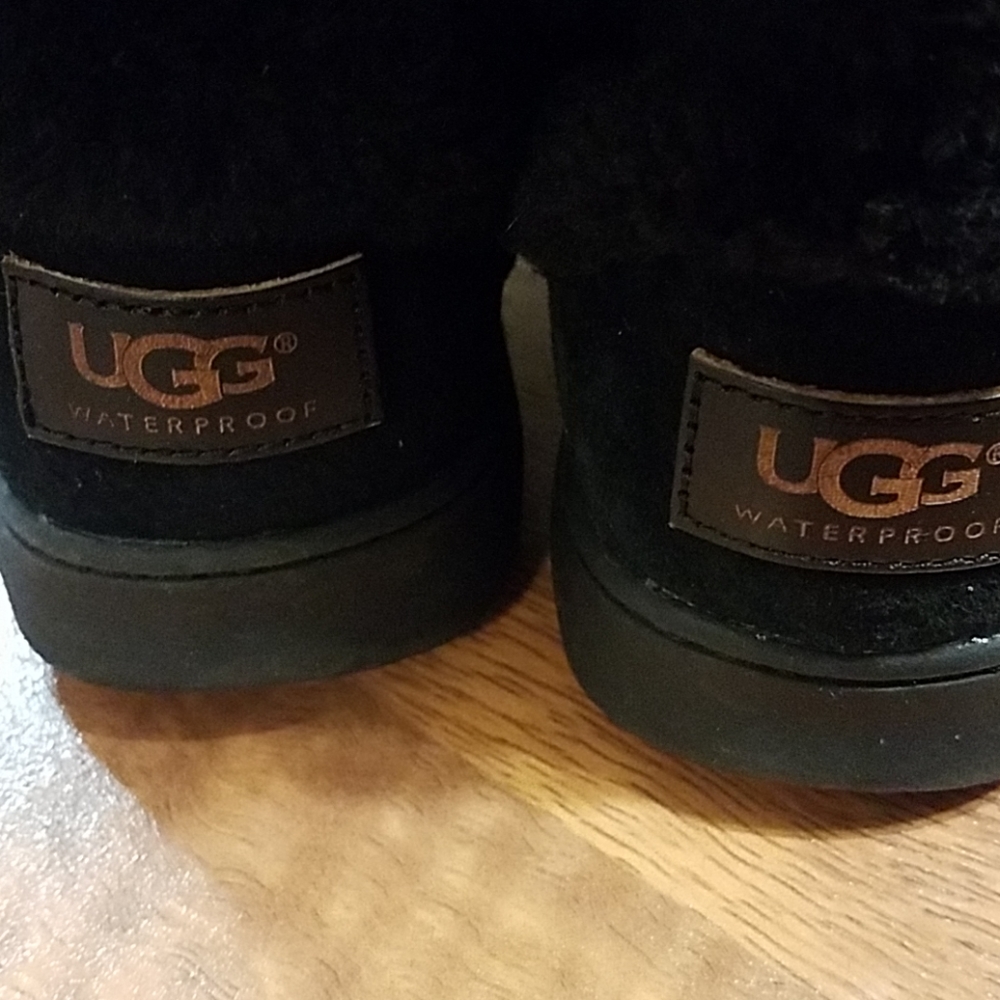 UGG Katie black tall boots. s/n 1008030. size 6 - Picture 6 of 8